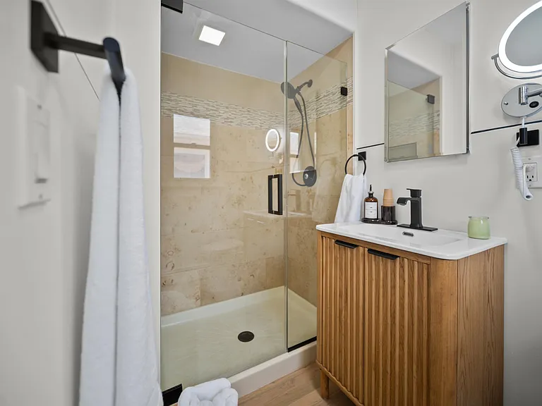 809 2nd St #2 — Photo 7