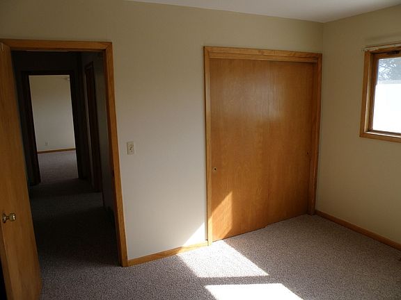 4th image of 501 E 7th St