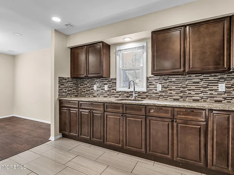 148 Dewitt Ave — Photo 14