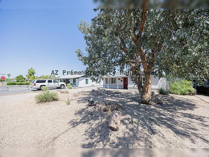 1332 E Whitton Ave — Photo 3