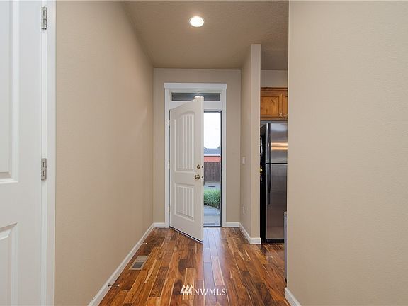 4th image of 10016 NE 142nd Ave