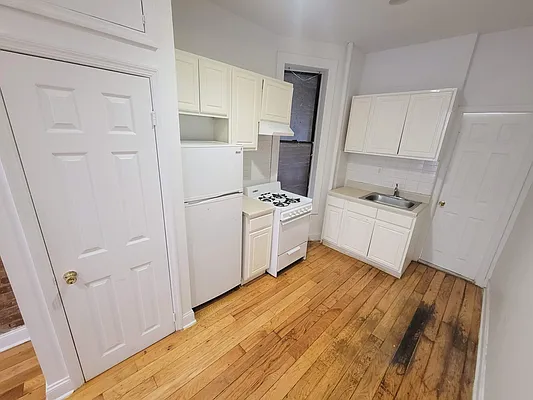 Rented by Bruma Realty LLC | media 3