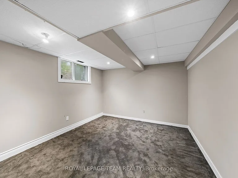 3162 Woodroffe Ave — Photo 34