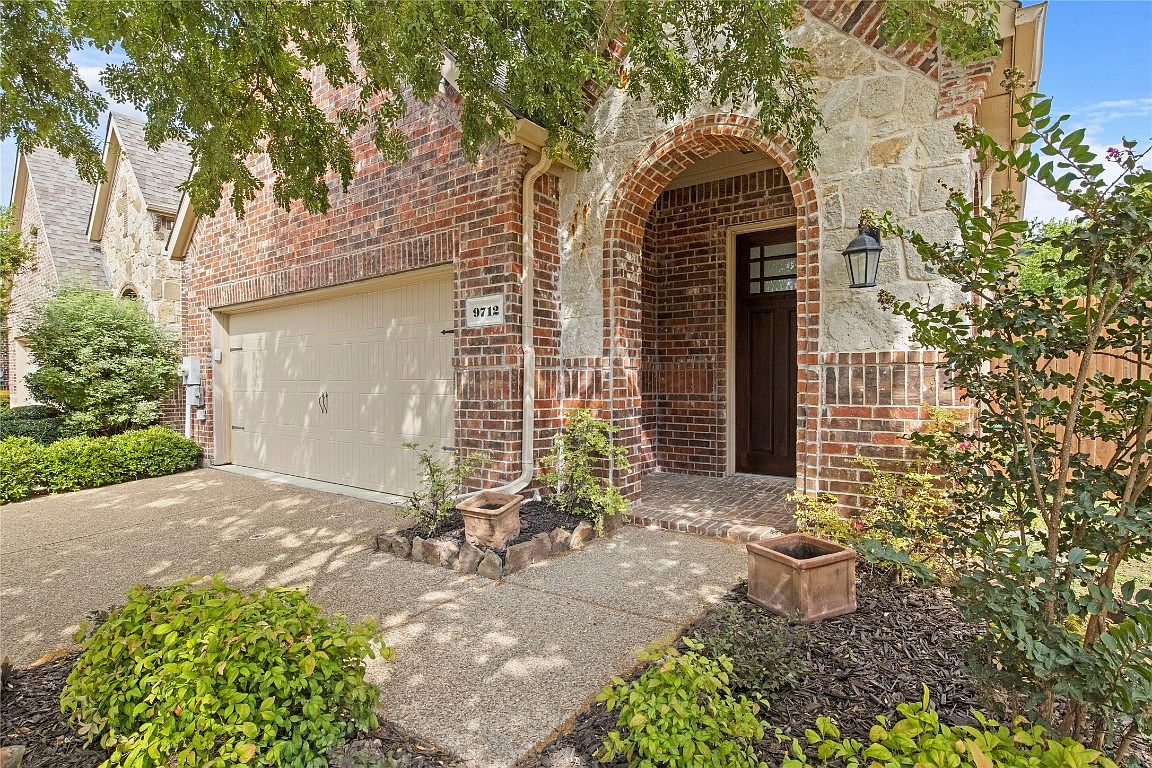 9712 National Pines Dr