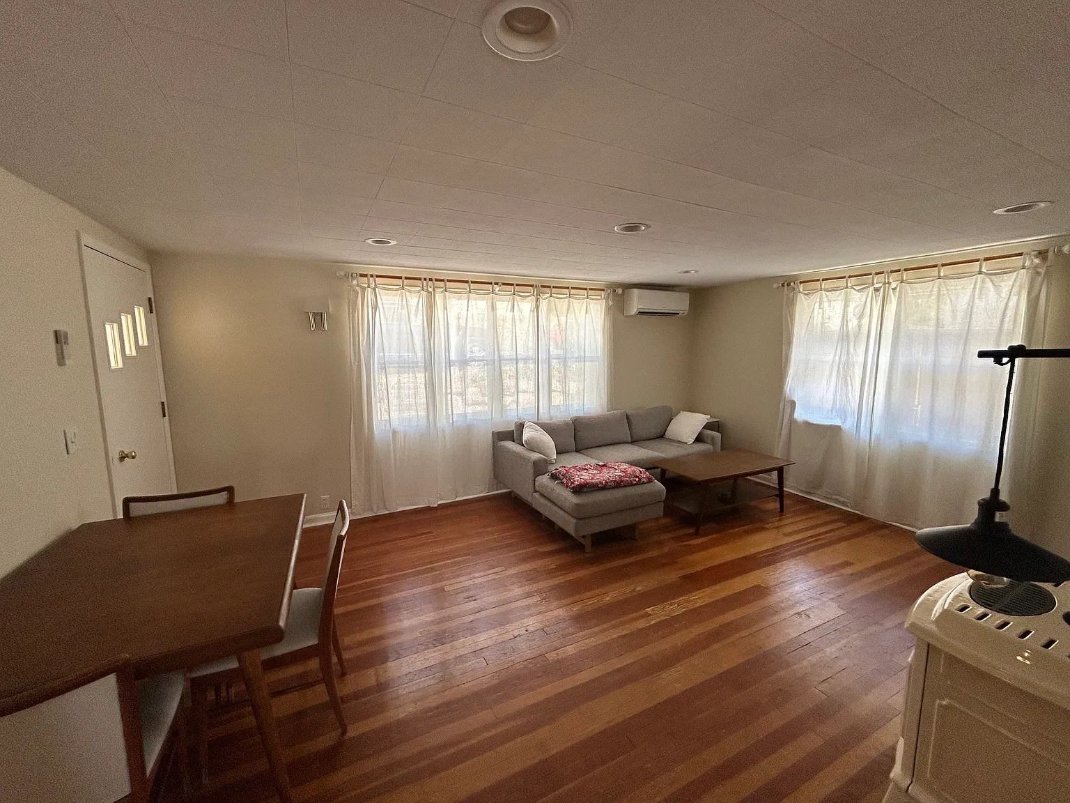 2 bed, 828 sqft, $2,400 — Photo 3