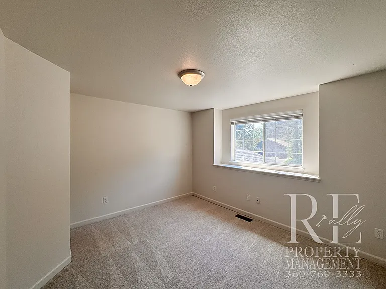 4618 NW Bernard St — Photo 31