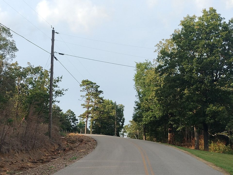 2nd image of 727 Wagon Wheel Rd