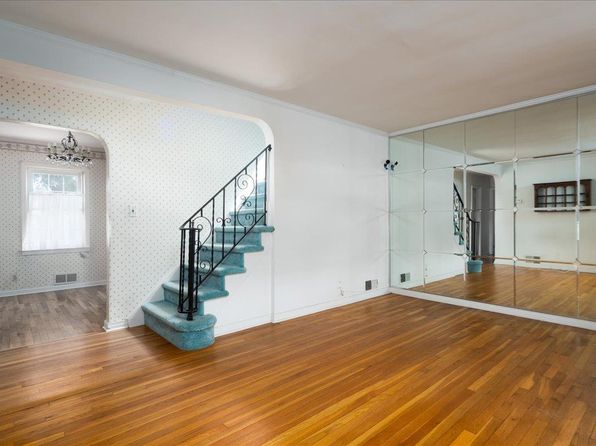 948 Center Drive, Franklin Square, NY 11010