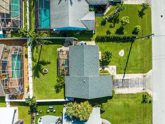 5th image of 6085 Robinson Street