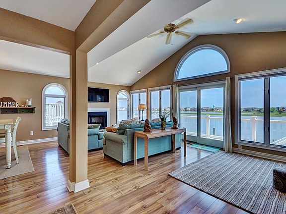 3rd image of 26 Harborside Dr E