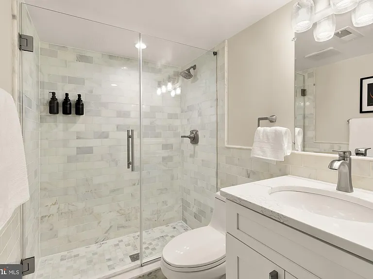 432 Emerson St NW — Photo 50