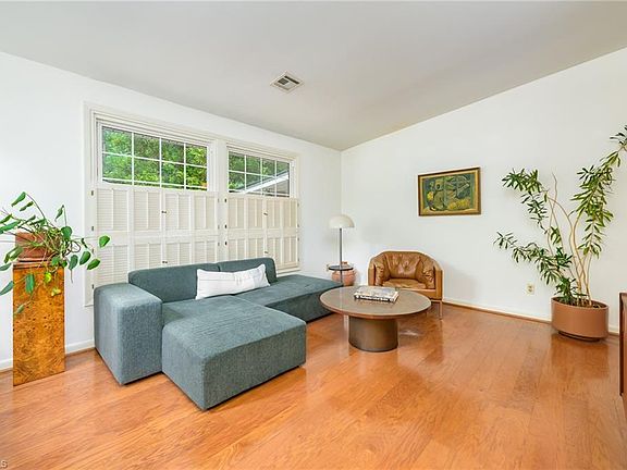 4th image of 2710 Shady Lawn Dr