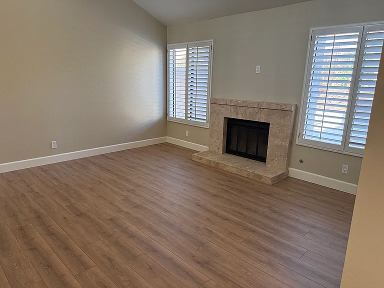 1020 Santiago Dr — Photo 2