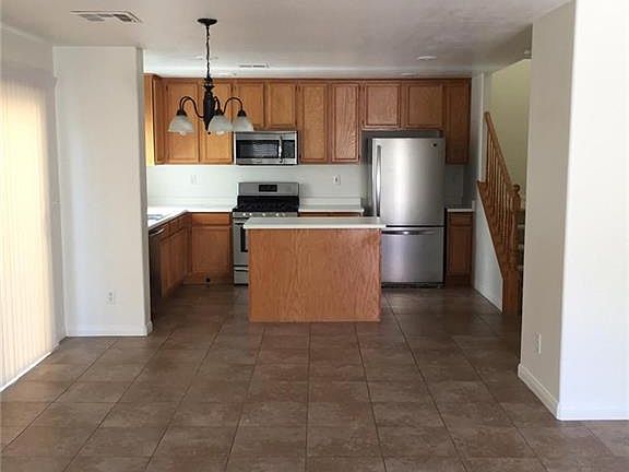 4th image of 121 Thornless Rose Ct