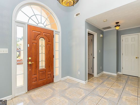 4th image of 230 Hidden Brook Trl