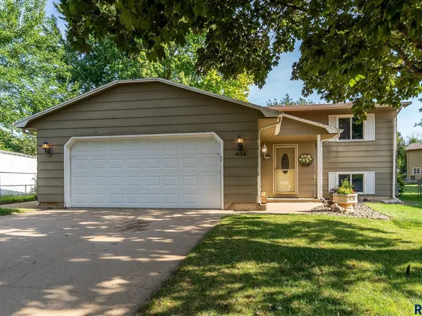 4104 E Oak St, Sioux Falls, SD 57103
