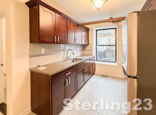 24-25 28th St #11, Astoria, NY 11102