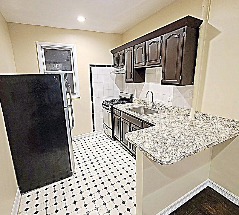 1st image of 690 10th Ave #3D