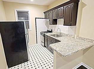 690 10th Ave #3D, New York, NY 10019