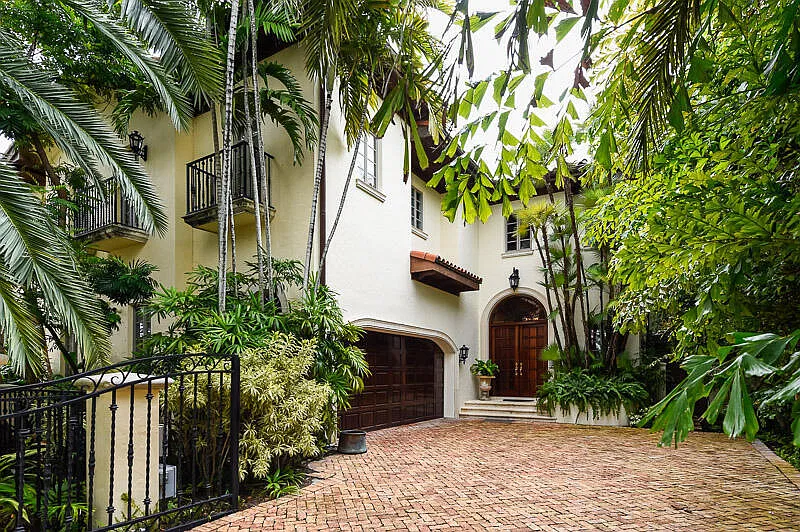 4 bed, 4.5 bath, 4603 sqft, $60,000 — Photo 1