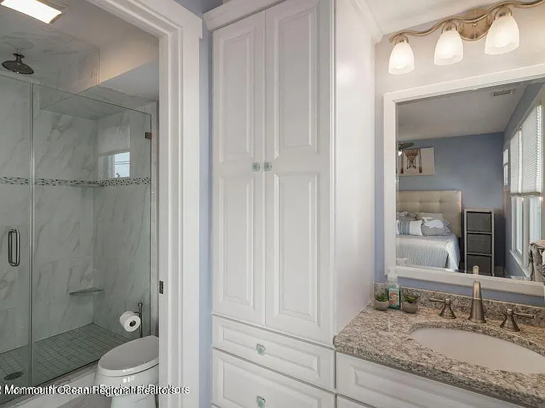 369 W 8th St #4 — Photo 22