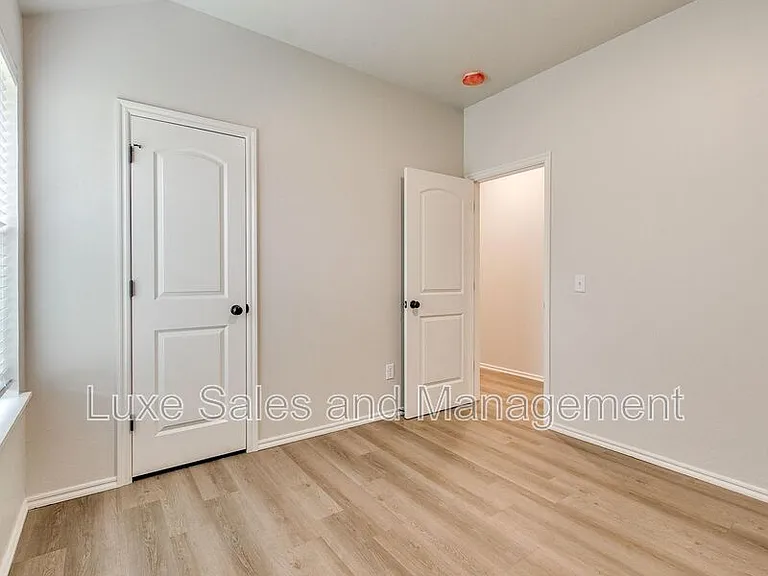 8012 NW 105th St — Photo 23