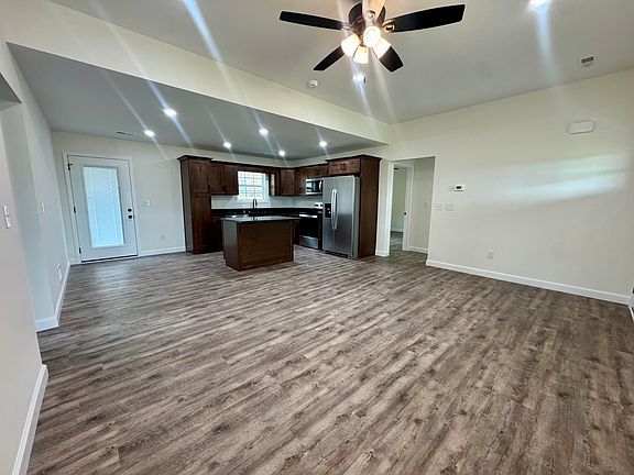 4th image of 112 Bow Bridge Dr
