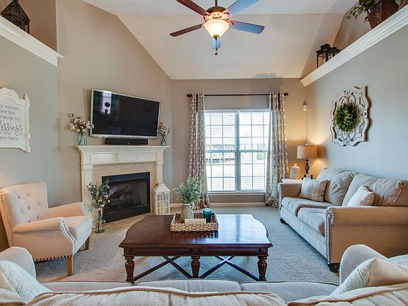 4th image of 3707 Montgomery Way