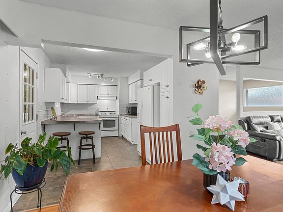 5th image of 11717 209th St