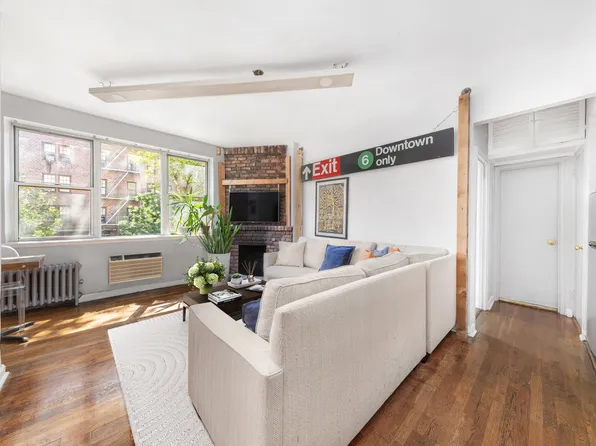 459 Hudson Street image 1 of 4