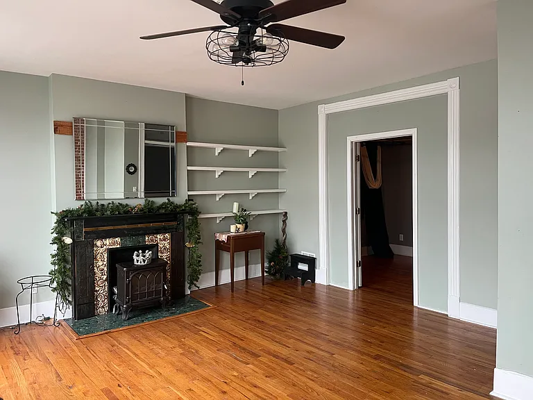 9 1/2 N Washington St #UPSTAIRS — Photo 22