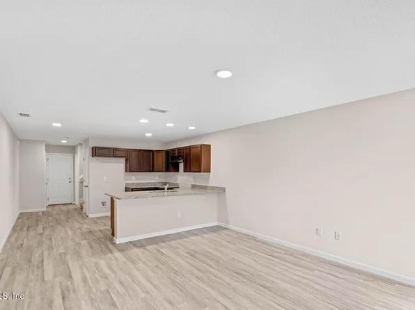 8516 MCGIRTS VILLAGE Lane, Jacksonville, FL 32210