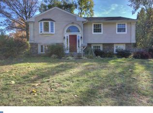 16 Summit Rd, Stratford, NJ 08084