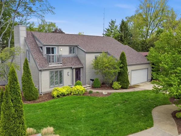 1135 By The Shores Dr, Huron, OH 44839