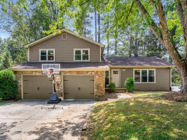 350 Sea Holly Cir, Roswell, GA 30076
