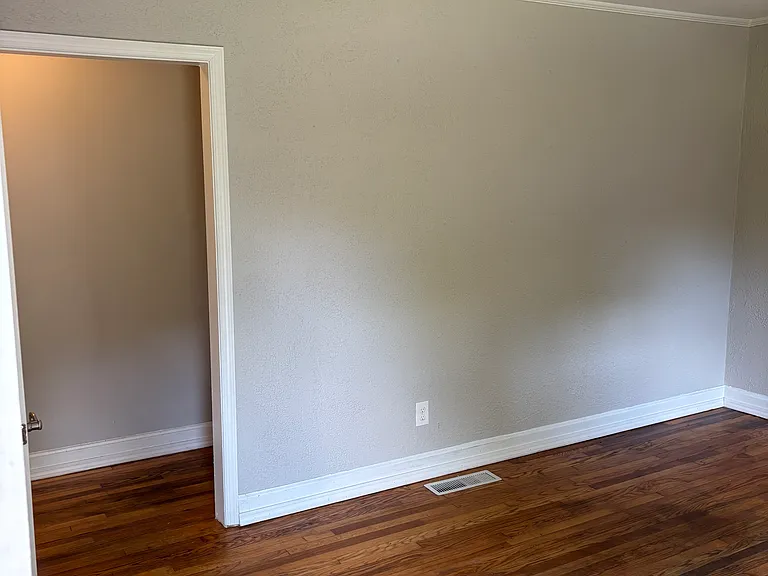 505 Corona St — Photo 3