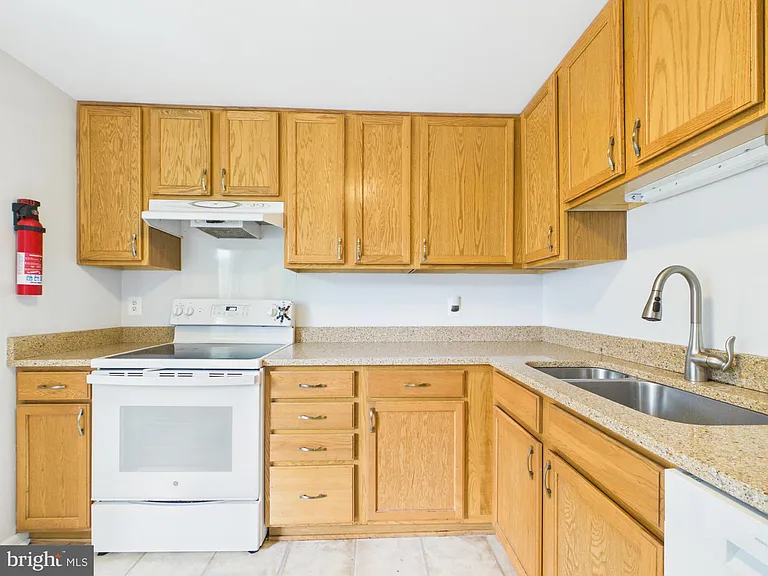5971 Clerkenwell Ct — Photo 13
