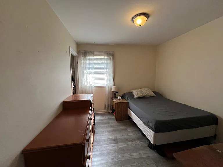 Bedroom4