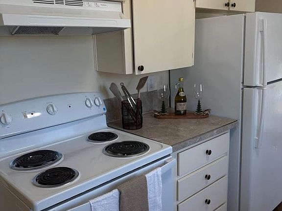 2nd image of 1208 Newberg Hwy #104-B