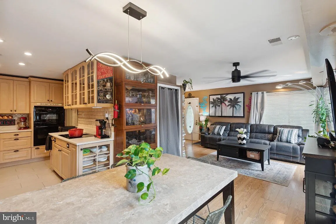 3 bed, 1248 sqft, $2,500 — Photo 4