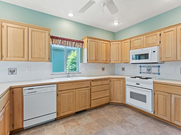 3rd image of 5609 S Hogan Ln