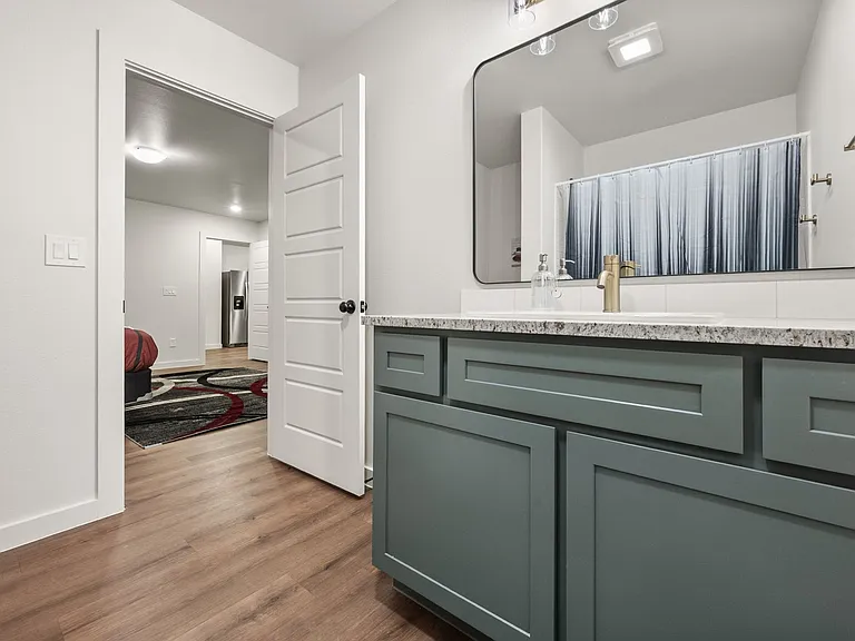 2515 Kenwood Ave — Photo 13