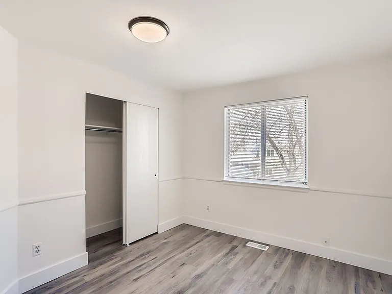 2046 Sumac St — Photo 24