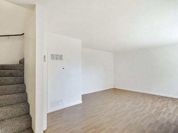 2nd image of 935 Heartwood Ave APT 6