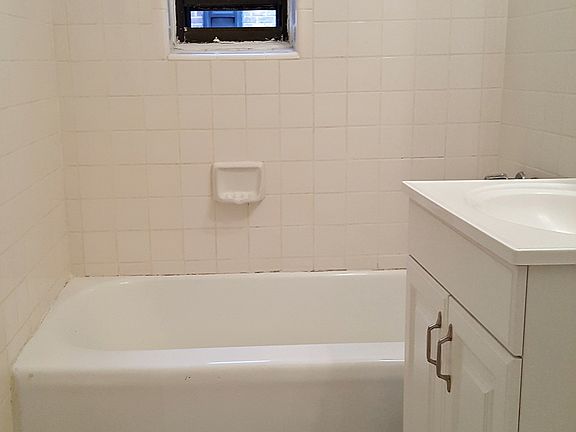 5th image of 377 Montgomery St APT A5