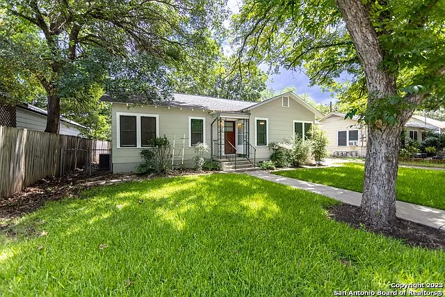465 S Guenther Ave — Photo 1