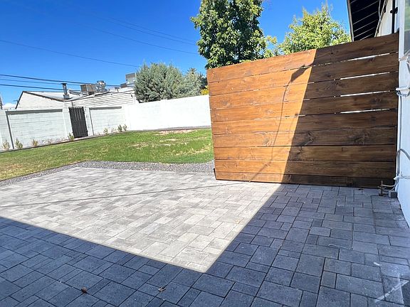 5th image of 4226 E Amelia Ave