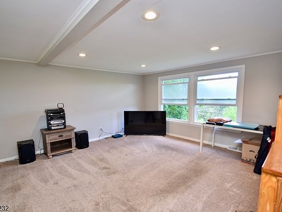 4th image of 131 Munsonhurst Rd