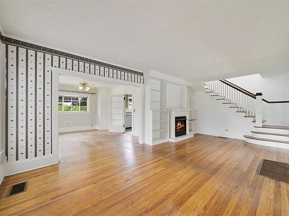 2nd image of 530 N RIDGE AVENUE