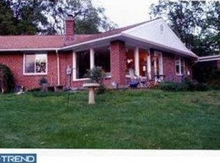 570 Spring Ln, Philadelphia, PA 19128